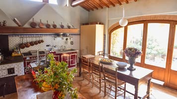 Køleskab, mikrobølgeovn, opvaskemaskine