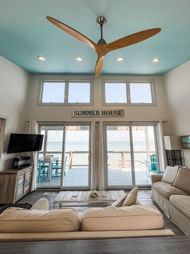 Modern Beachfront Cottage with Endless Bay Views