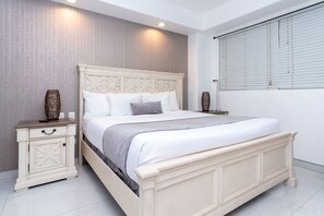 1 bedroom, desk, iron/ironing board, free WiFi - Newly Remodeled -- Flawless King Bed Suite with Luxurious Patio - Outdoor TV! (Puerto Penasco)