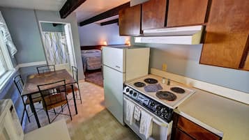 Chambre Simple Classique, 1 grand lit, cuisine | Cuisine privée