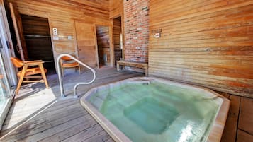 Indoor spa tub