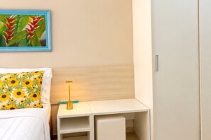 Apartamento básico | Roupas de cama premium, escrivaninha, cortinas blackout