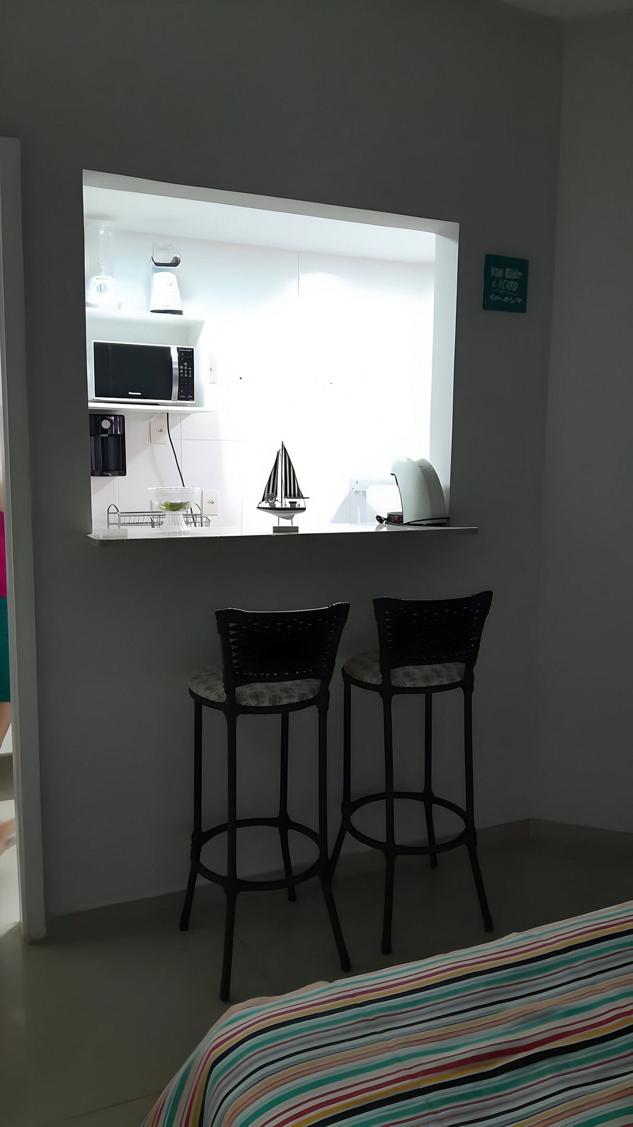 شقة | أغطية فراش متميزة وبديكورات فريدة لكل غرفة ومكتب وستائر تعتيم