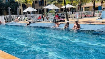 Apartamento | Piscina | 3 piscinas externas, guarda-sóis, espreguiçadeiras