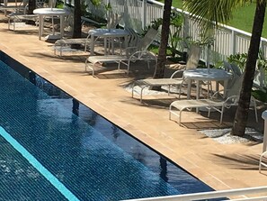 Apartamento | Piscina | 3 piscinas externas, guarda-sóis, espreguiçadeiras