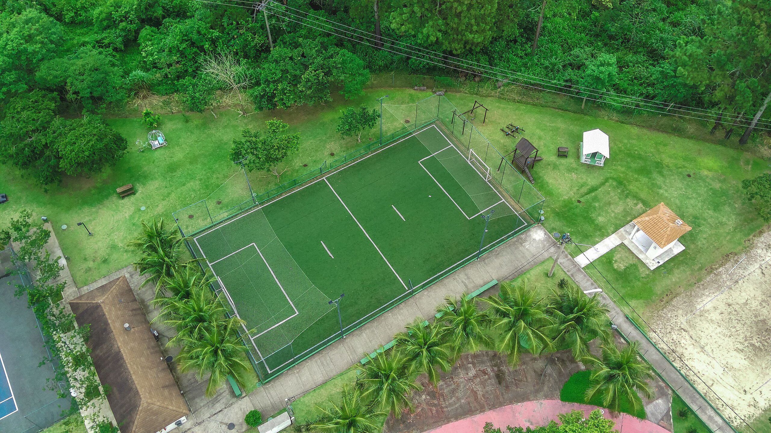 Basic Apartment | Sport court