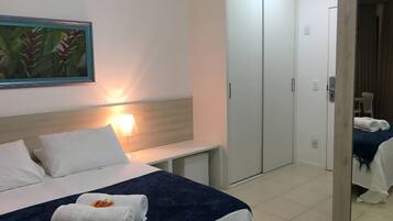 Apartamento | Roupas de cama premium, individualmente decorados, escrivaninha