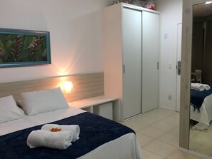 Apartamento | Roupas de cama premium, individualmente decorados, escrivaninha