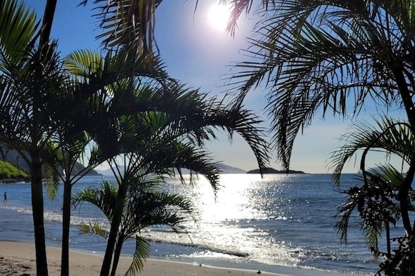 Beach nearby, beach bar
