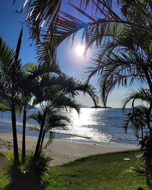 Vlak bij het strand, een strandbar