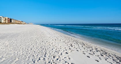 Walk to the Beach, pool, great location military/first responder discount 13B