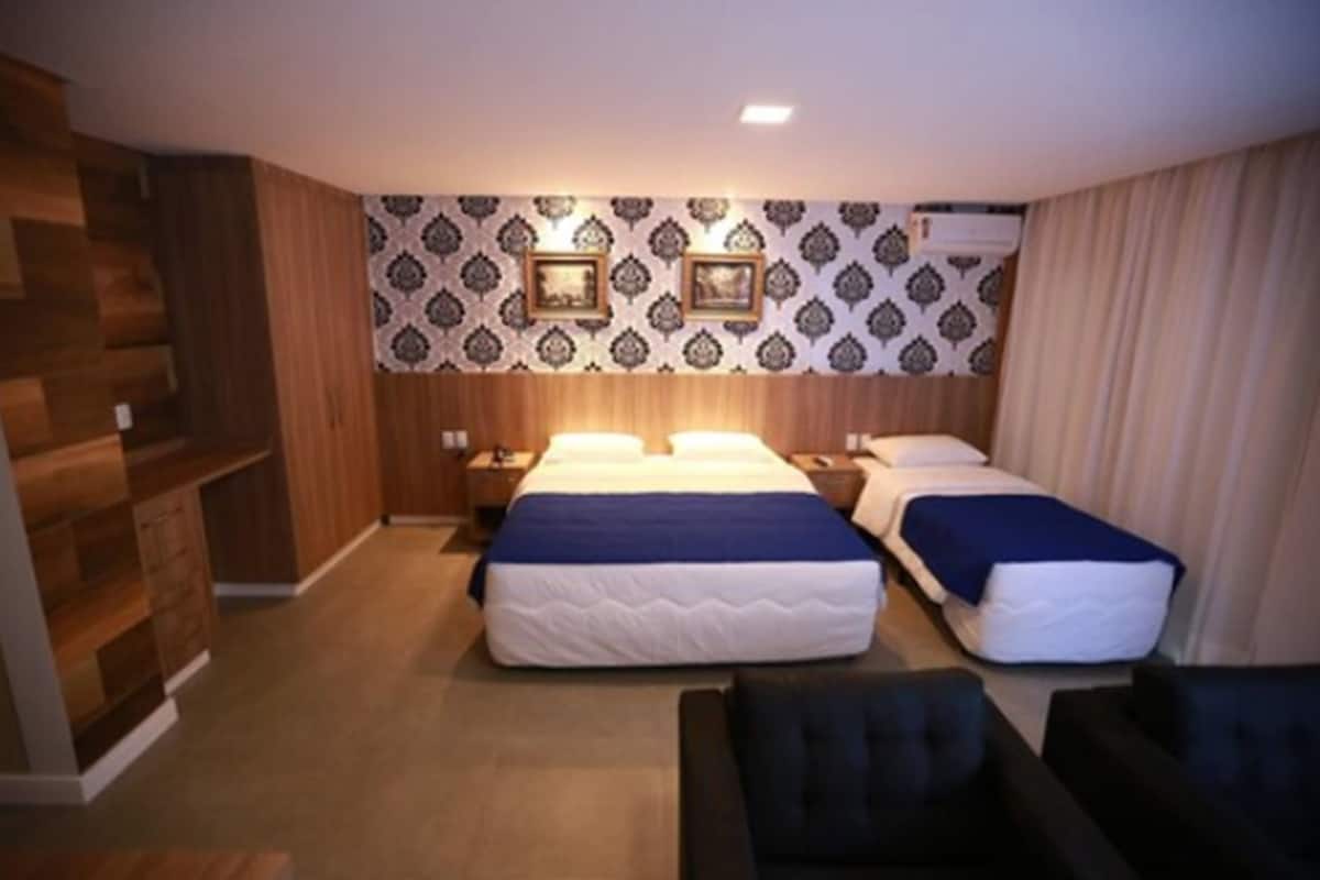 Minibar, escritorio, wifi gratis y ropa de cama