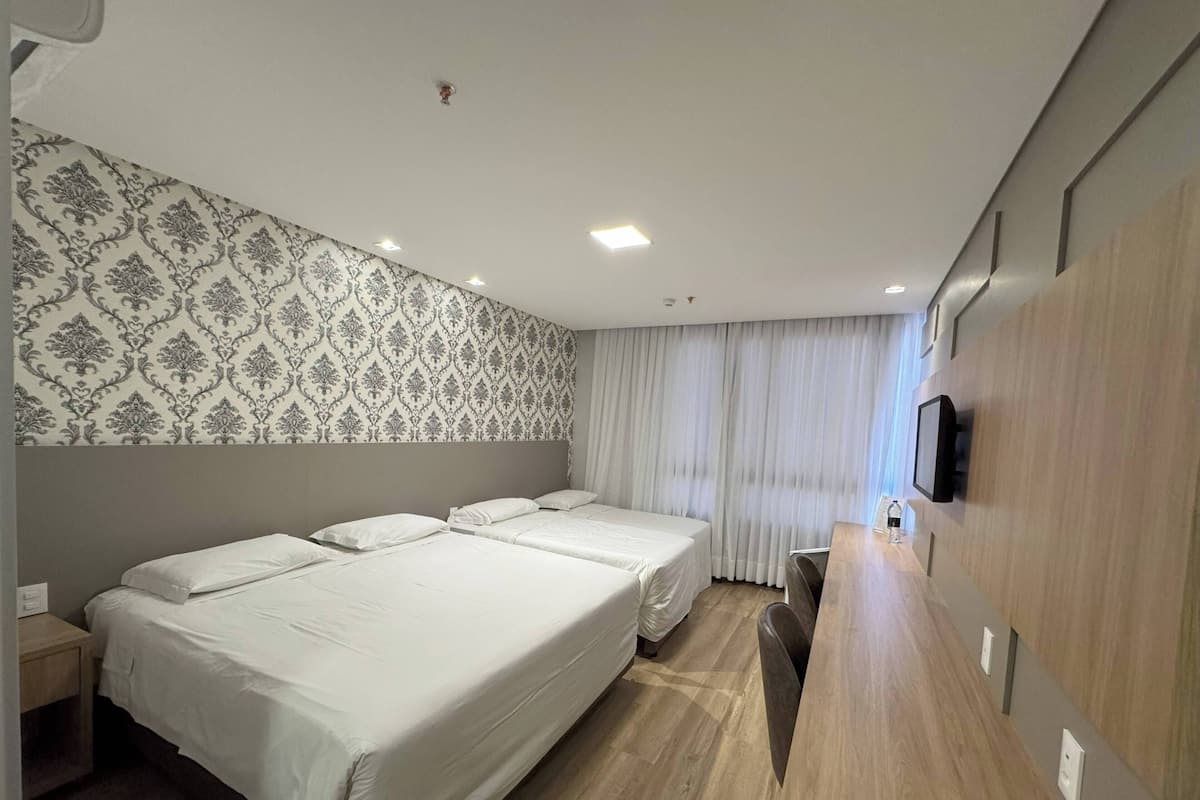 Superior Quadruple Room | Minibar, desk, free WiFi, bed sheets