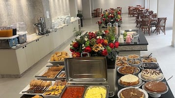 Desayuno bufé gratuito y diario