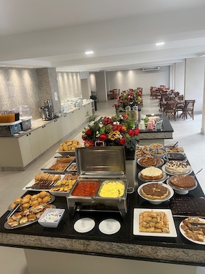 Bao gồm bữa sáng buffet hàng ngày