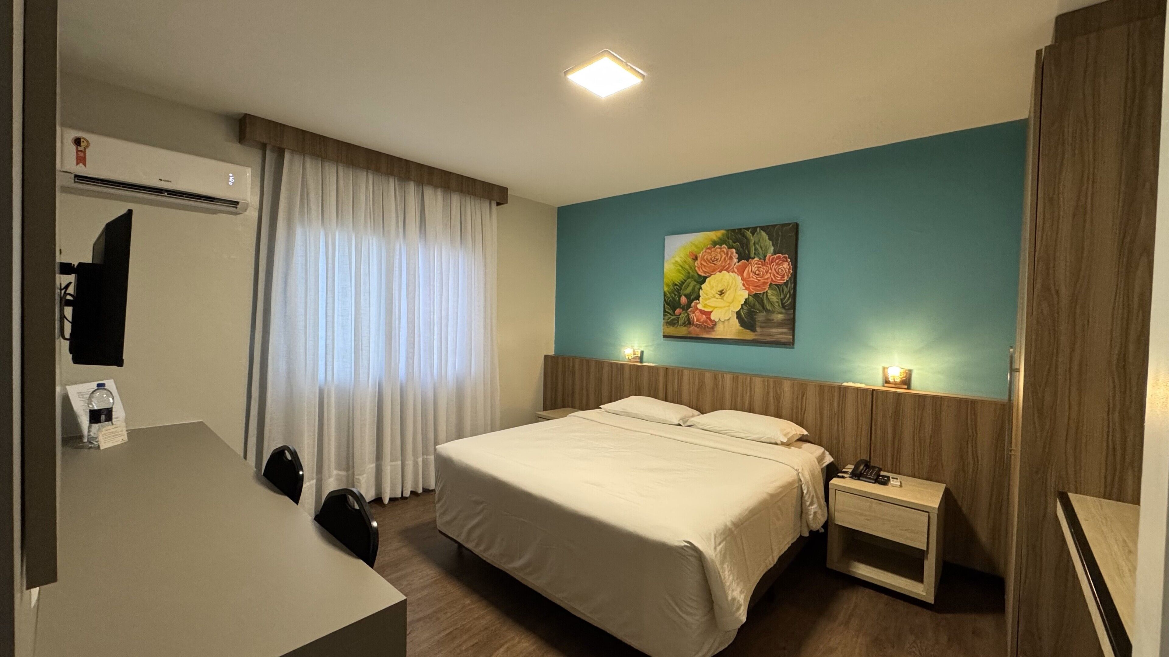 Minibar, desk, free WiFi, bed sheets