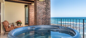 OCEANFRONT STUNNING PENTHOUSE - UNMATCHED VIEWS & COMFORT - 2 LEVELS OF ELEGANCE