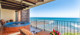 OCEANFRONT PENTHOUSE,STUNNING EXQUISITELY MAINTAINED,AMAZING SUNSETS, HOT TUB