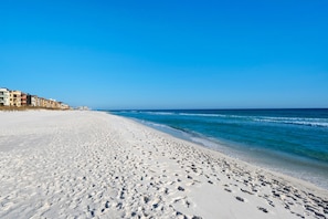 Chaise longue, serviettes de plage