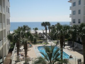 Utendørsbasseng og et oppvarmet basseng