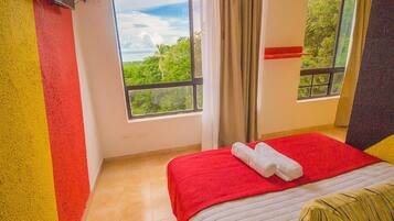 Minibar, in-room safe, bed sheets