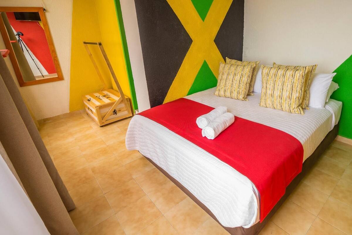 Minibar, in-room safe, bed sheets