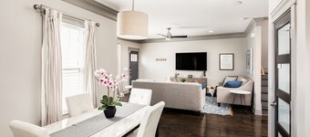 3 King Bedrooms each with private bath, Beautiful Townhouse Minutes to Downtown