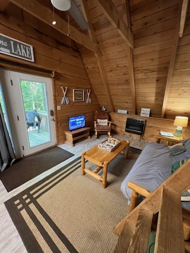 All Decked Out - Pet Friendly with Hot Tub