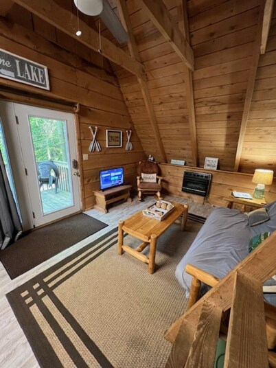 All Decked Out - Pet Friendly with Hot Tub