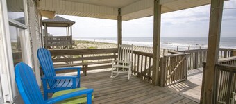 Rustikale 1960 Oceanfront Cottage mit modernen Updates