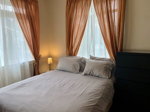 6 slaapkamers, een strijkplank/strijkijzer, reisbedje, gratis wifi