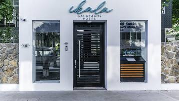 Mặt tiền nơi lưu trú