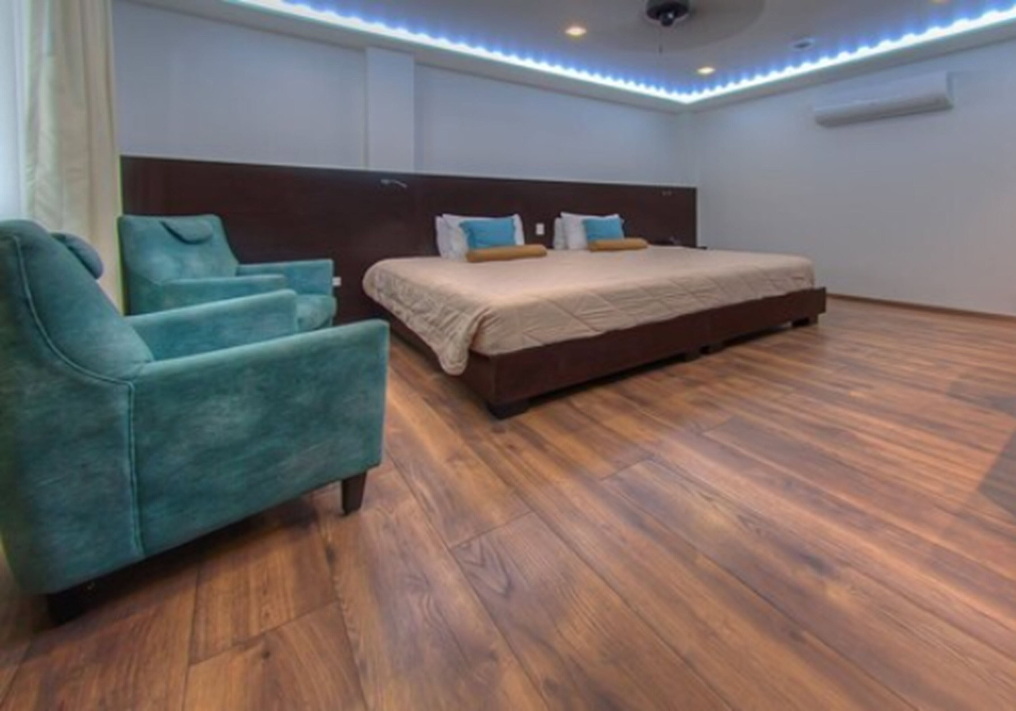 standard double or twin room | 1 bedroom, in-room safe, individually decorated, individually furnished