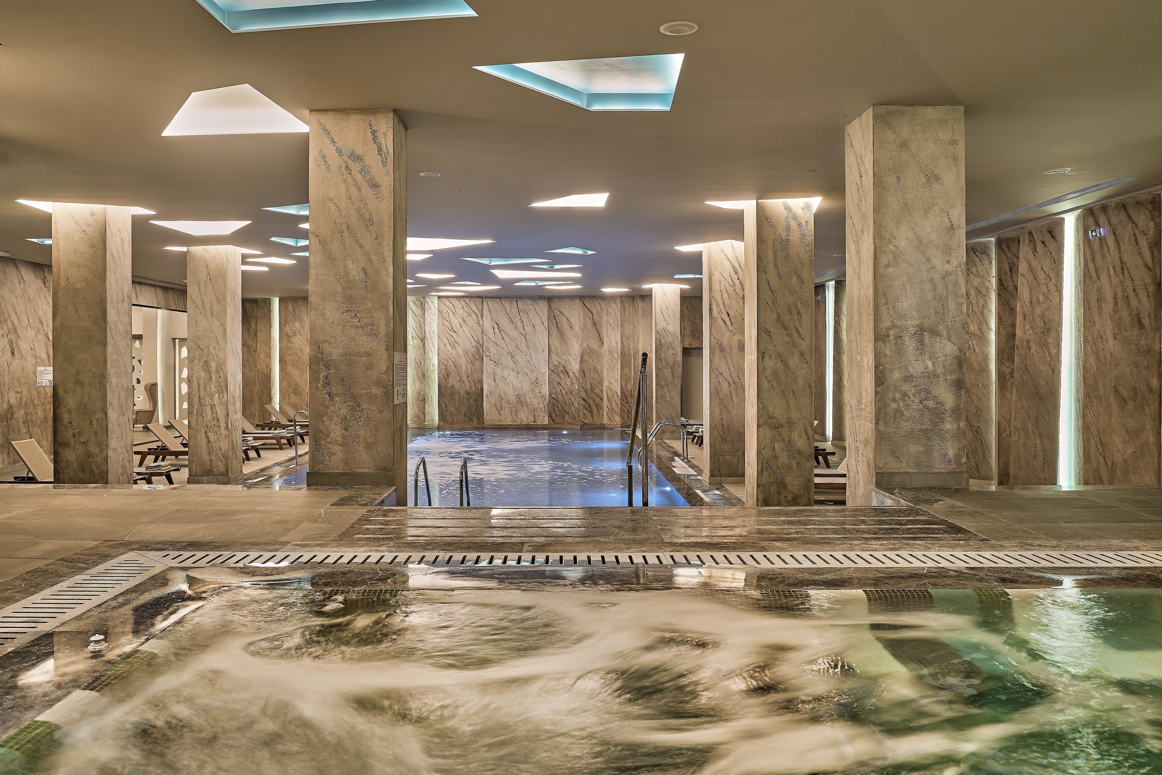 Salas de tratamiento para parejas, un sauna, baño turco