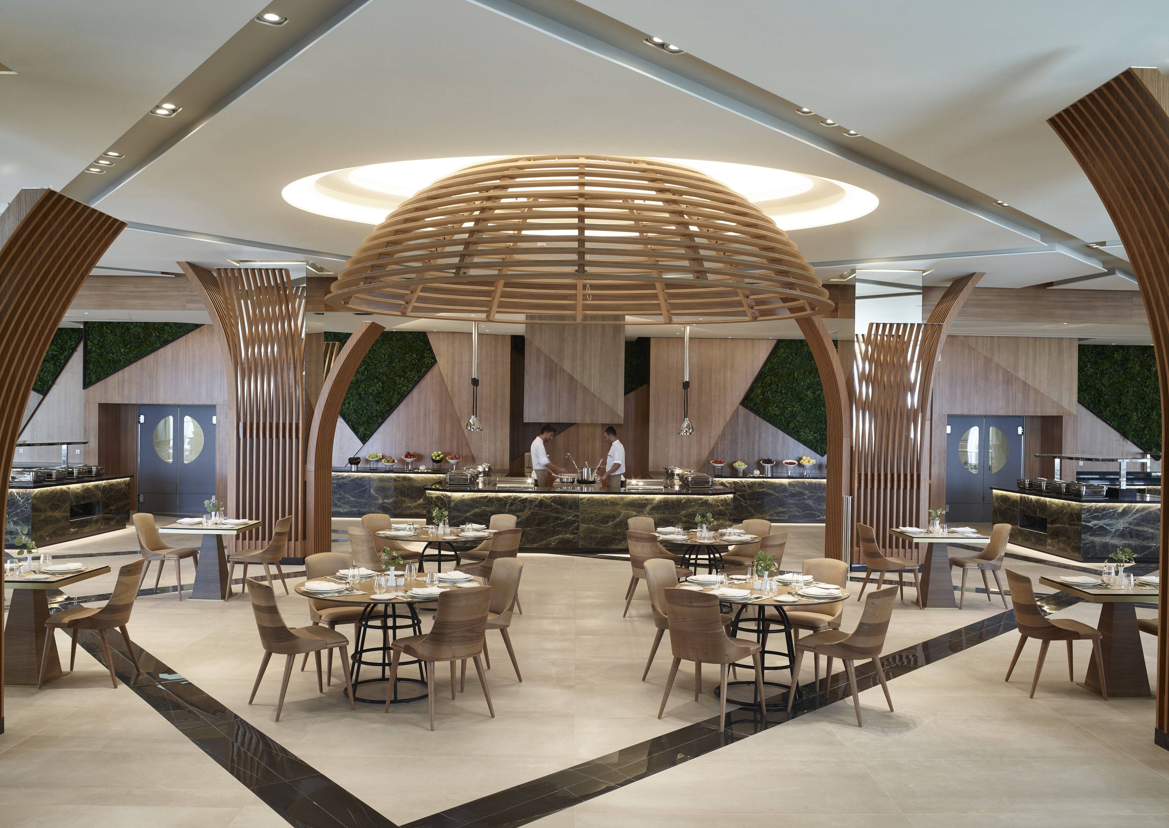 朝食、ランチ、ディナーに営業 (地中海料理)