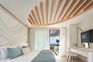 أغطية فراش متميزة وعناصر مجانية داخل الميني بار وخزنة داخل الغرفة ومكتب