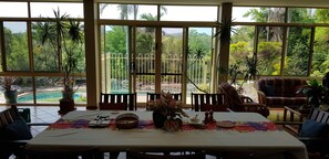 Termasuk sarapan penuh setiap hari 