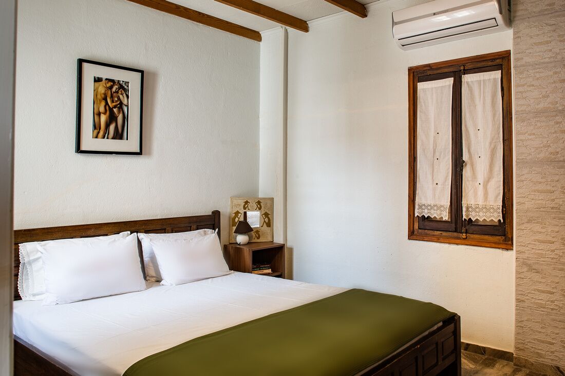 2 soverom, skrivebord, strykejern/-brett og wi-fi (inkludert)