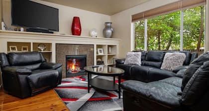 Moderni avoin pohjaratkaisu Beaverton Portland perheen koti w / WIFI l��hellä Intel, Nike. 5 min kävely MAX