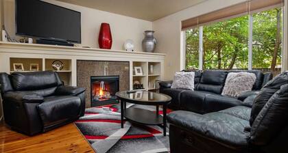 Moderni avoin pohjaratkaisu Beaverton Portland perheen koti w / WIFI l��hellä Intel, Nike. 5 min kävely MAX