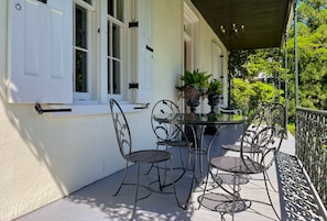 Outdoor dining - Historic Ironmaster Mansion, located in the heart of Lancaster County, PA (Columbia)