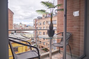 Ropa de cama de alta calidad y minibar 