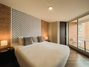 Suite estudio superior | Ropa de cama de alta calidad, minibar, caja fuerte