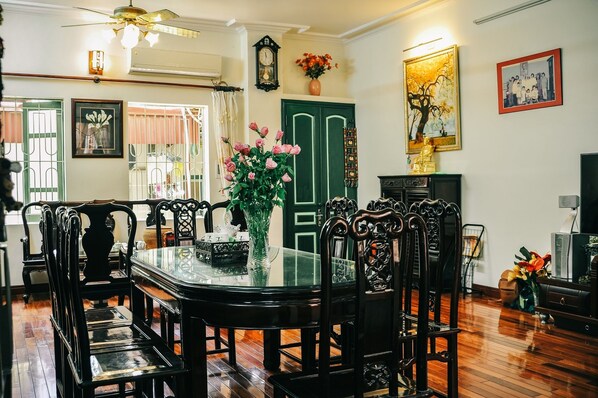 Living area - Hanoian Style (Hanoi)