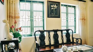 Chambre, 2 grands lits | Salle de séjour