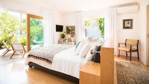 4 bedrooms, desk, blackout curtains, soundproofing