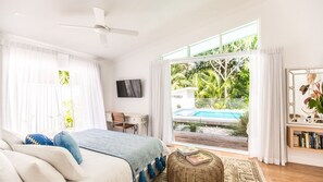 4 bedrooms, desk, blackout curtains, soundproofing