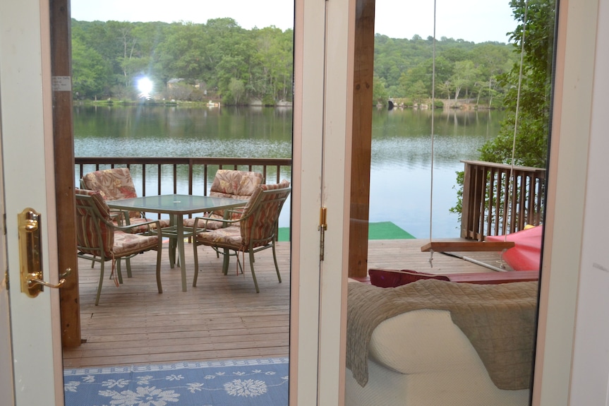 Lakeside Cottage Overhanging The Water, Beautiful Window Views Across The Lake - Stonington, CT