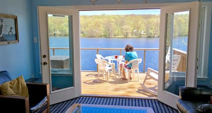 Lakeside cottage overhanging the water, beautiful window views across the lake