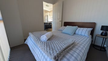 2 bedrooms, iron/ironing board, bed sheets
